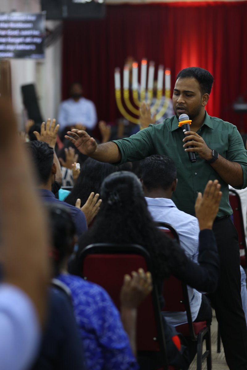 bensamuel95's tweet photo. Jesus never fails to come and bless His people 
When they call Him truly,amazing Sunday service at Awe Charisma Tabernacle malaysia 
Thanks to Joshuali Timothyli anna and family for having me.Thanking Jesus for what He’s doing here in Malasiya 

#bensamuel 
#revivalishere https://t.co/qifymIpQOi