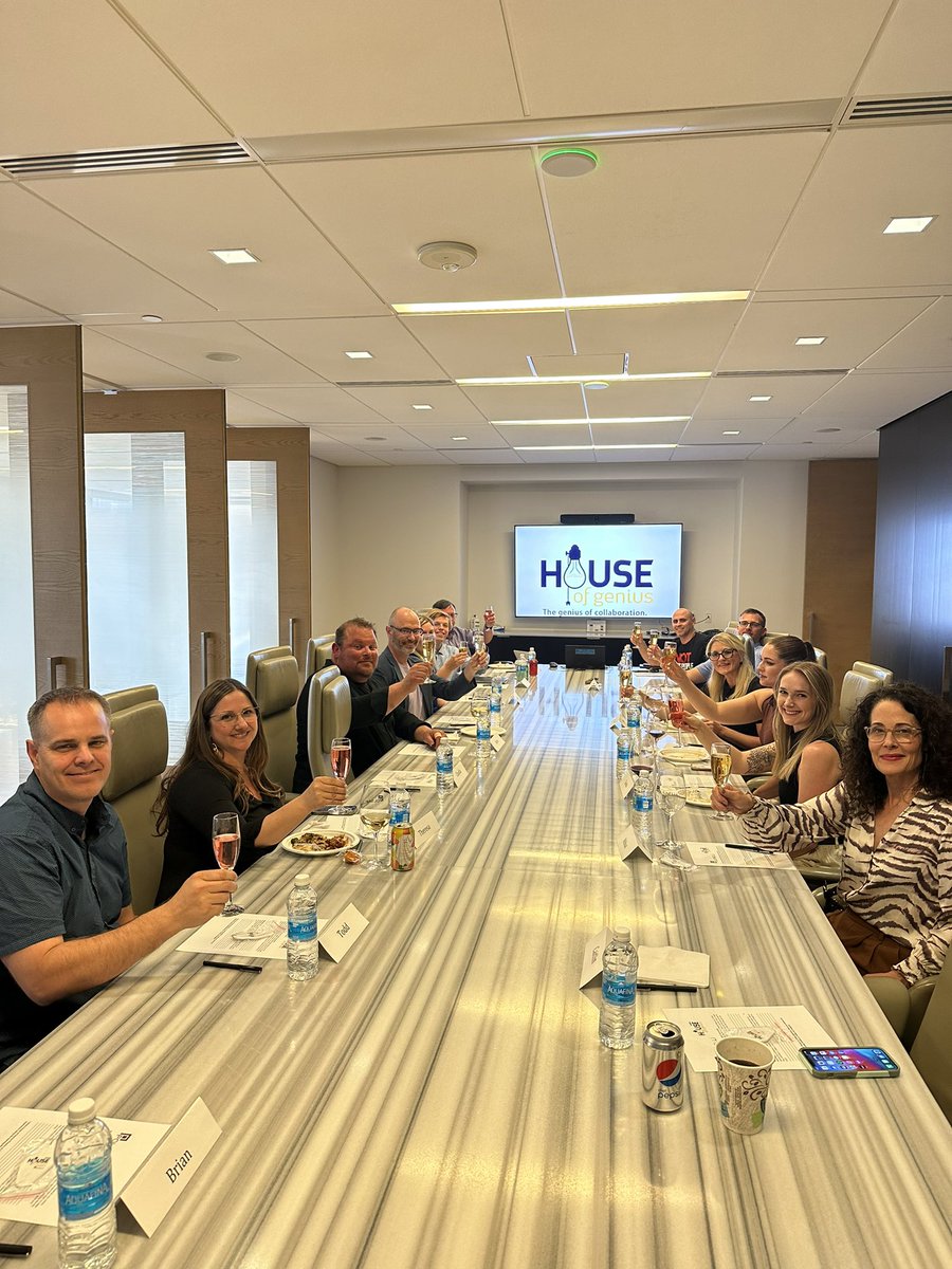 That’s a wrap on tonight’s programming! Cheers to another year 🥂 #hofgaz #yesphx