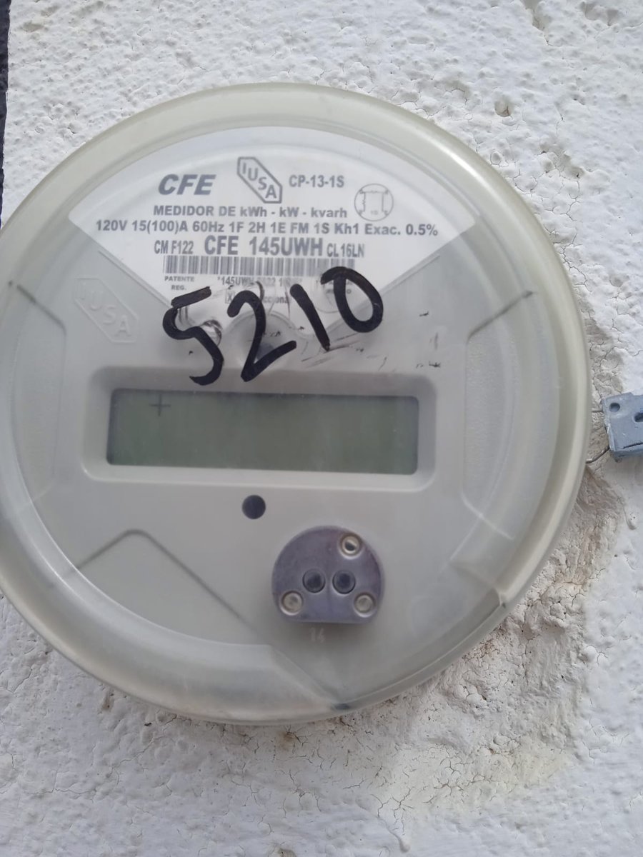 Bravo_mm's tweet photo. Mi servicio de @CFEmx me dejó sin luz desde hace 24 horas y después de hacer mi reporte (K0904685922) a las 8:00 de este miércoles, dijeron que en 10 horas está resuelto, Pues no, sigo sin luz, @ManuelBartlett ¿no era una empresa de clase mundial? @CFE_Contigo @hsanchezlopez https://t.co/AsPhG0gukl