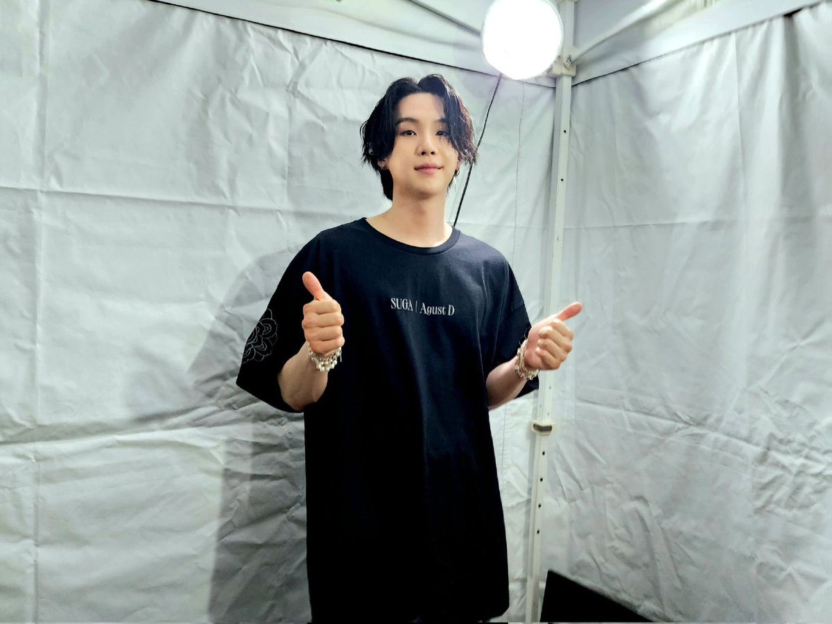 🐾 is seeing bts tweet media