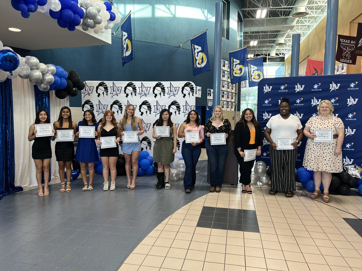 LakeViewPL1's tweet photo. We recognized our lifters one last time for the 2023 season. Thank you to everyone who helped make our banquet look great! Proud is an understatement for this group of kids! Definitely going to miss this years group of seniors but the foundation has been set! #NorthSidePride https://t.co/6Z7Fsd3TYZ