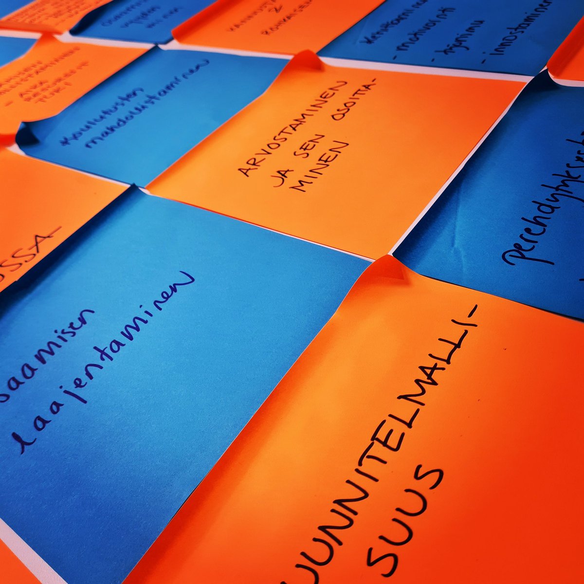 Mitkä ovat olleet sinun työpaikassasi lähijohtajan parhaita keinoja tukea oppimista arjessa? 
#johtaminen #oppiminen #työelämä #parhaatkäytännöt #coachingkysymys #ratkes