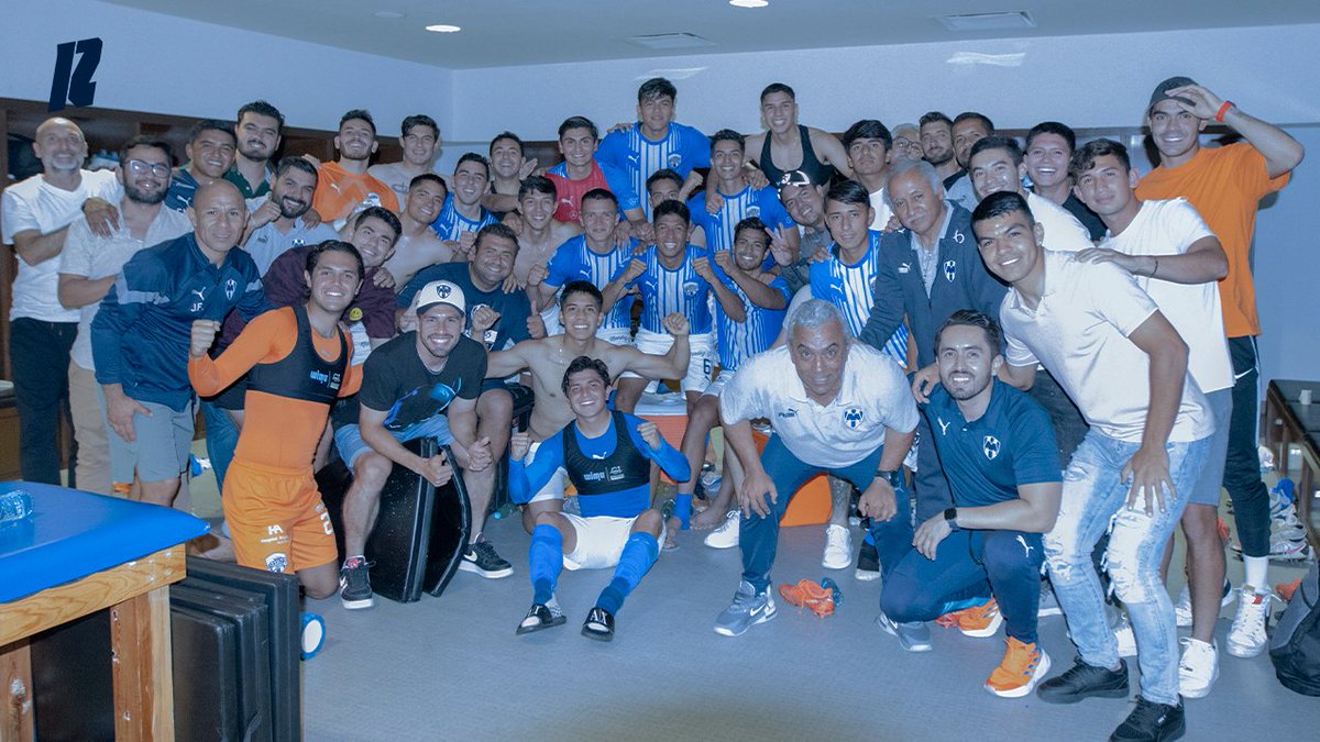 Rayados_FB's tweet photo. ¡LOS RAYA2! 💙🤍 https://t.co/WG2mV3oHb5