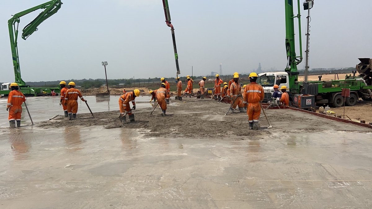 EngineersIND's tweet photo. Team EIL along with Team NRL & IAVL achieved a major milestone with the first major RCC pour of 3050 cum in a single pour, completed in 47 hrs, for Crude Tank Pad at the COIT Paradip Project.
@HardeepSPuri @Rameshwar_Teli @Vartika15791157 @NRL_MoPNG #EILProjects #OilTerminal https://t.co/02mZggY3fv