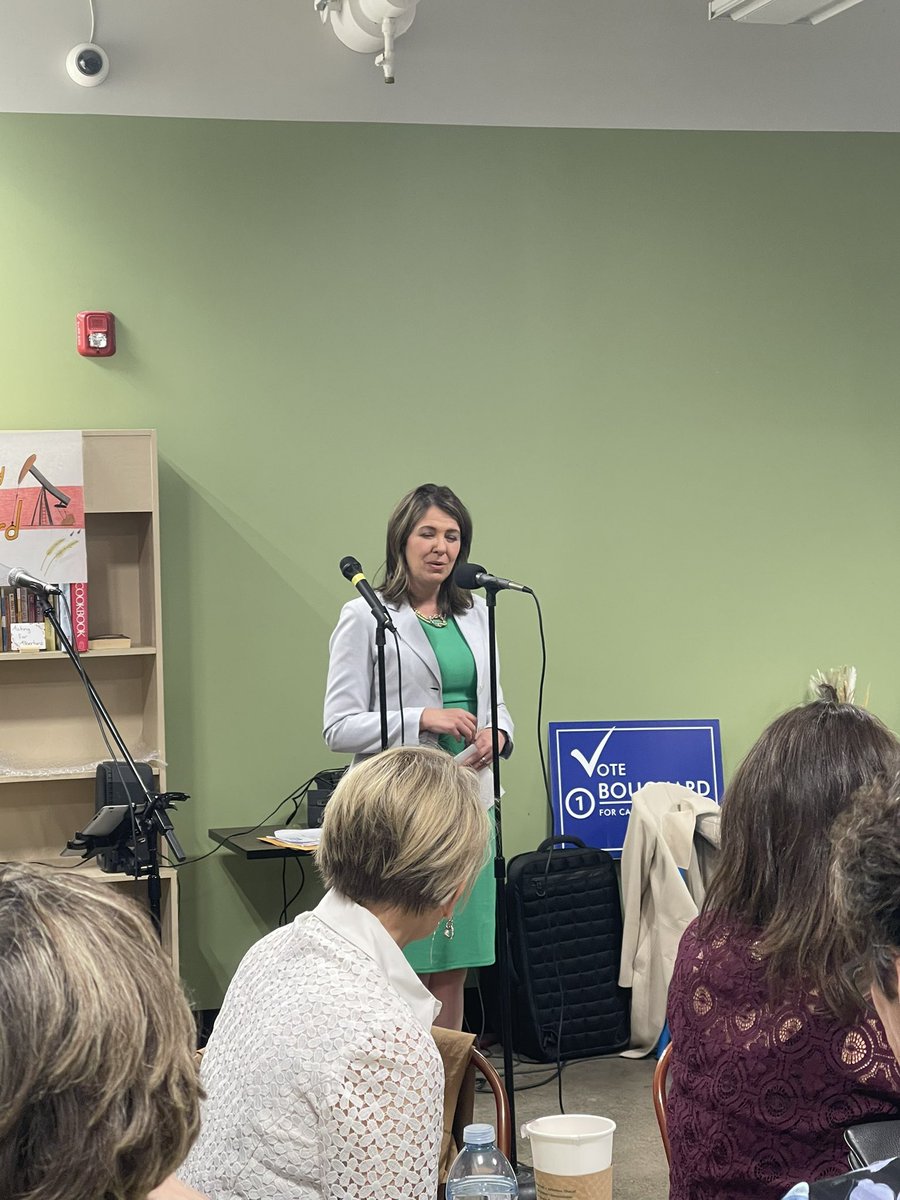 TheoFleury14's tweet photo. Went to a @ABDanielleSmith event tonight in Calgary. If she doesn’t win Alberta is finished and Canada becomes a communist shithole. Climate lockdowns and 15 minute cities will be the first then @rachelnotley will go door to door jabbing you with gain of function bio weapons. Get out and vote like your life depends on it.
