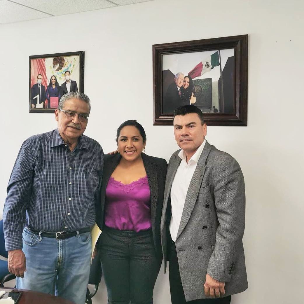MProgresistaMX's tweet photo. Nuestros amigos Progresistas Julio Matus y Mario Duarte, sostuvieron una amena reunión con @carmenbautistaz 
para dialogar y presentar las problemáticas de pesca que ciudadanas y ciudadanos en el Foro Encuentro para el Futuro realizado en Guaymas expresaron. 🐟 🚢  ⚓ 🚤 https://t.co/FrZy2vYjFr