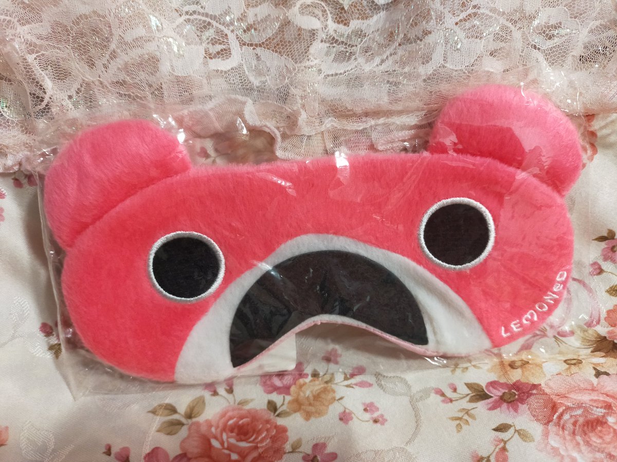 carry_oniku's tweet photo. ライブに持っていく小物を探そうと、お宝箱を漁っていたら
でてきました
やっぱり旧版も買ってたんだね
さすが、私😂
#hide
#wordFILE https://t.co/G0soEeM1yo