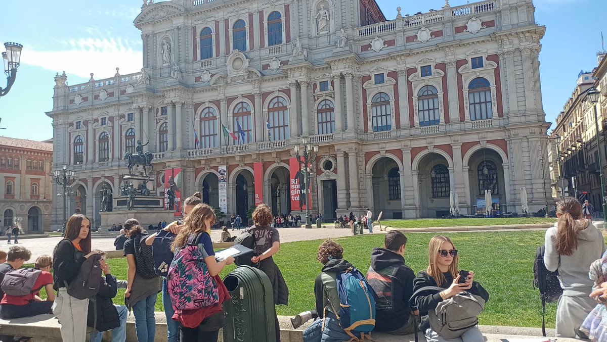 ClgEuropeBdp's tweet photo. 64 élèves de 4° et 3° en séjour à Turin depuis hier! Visite guidée, glaces et lasagnes, une très bonne 1ère journée ! https://t.co/fMzM6sHCVh