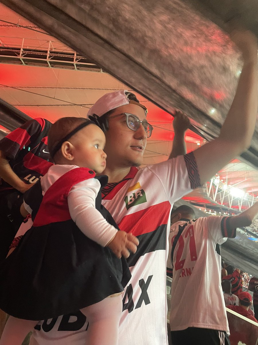 lagnforlan's tweet photo. Hoje foi um dia mais que especial, dia que levei o amor da minha vida para ver de perto o amor da minha vida 
Pé quente de mais 
Te amo filha 
Paixão de pai para filha 
Realizei um sonho https://t.co/T4X9ao2MJM