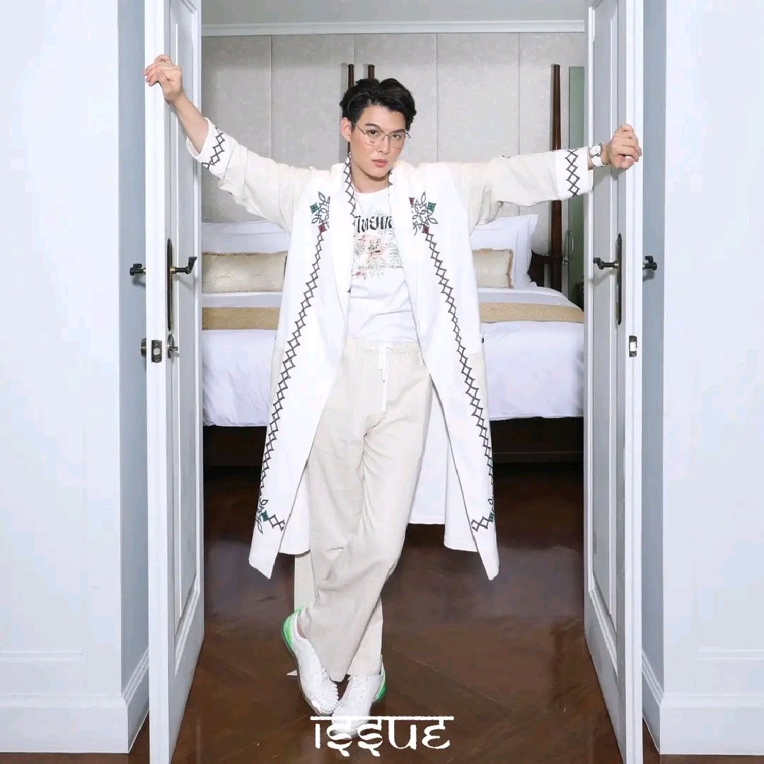 Saintsup_Info's tweet photo. FB: ISSUE Thailand
🔗https://t.co/PkUztYMpMG
(1)Saint x The Explorer Suite
#Tissot #ทิสโซต์ #TissotThailand #PRX #ChemindesTourelles
#FENDIsunglasses #NAMSILPTHAI #issuethailand
#anantarasiambangkok #anantara #surroundtrip #surround_ig
#Saint_sup #เซ้นต์ศุภพงษ์
#MingEr https://t.co/QTWCmktE88
