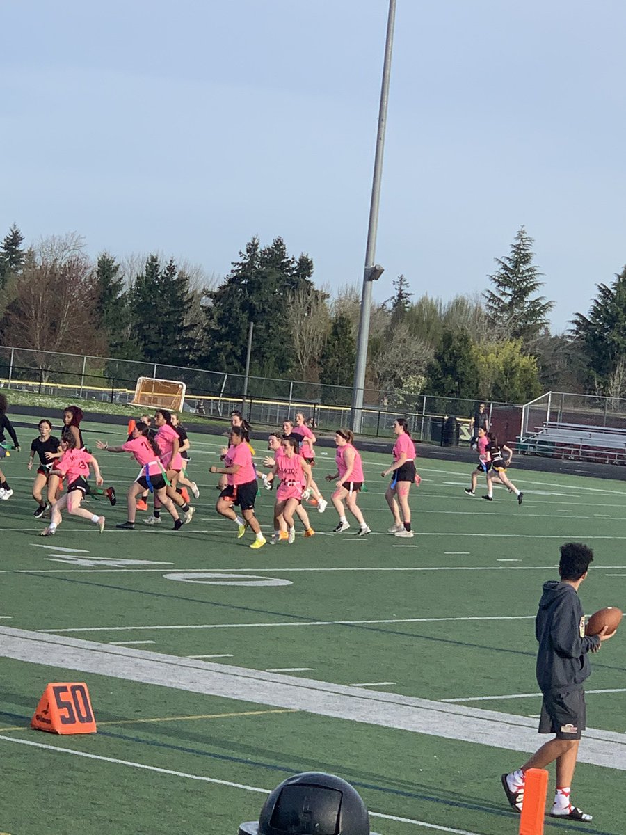 SShigeoka's tweet photo. A gorgeous night for our very first home @srhshawks_bb  game, JV softball game, and Powder Buff 💪🏽 game!  Thank you pep band for cheering on!  The class of 2023 Powder Buff team will represent @southridgehigh at the annual south side cup. Watch out, @mountainsidehs 😊 https://t.co/DxRyMbTRXZ
