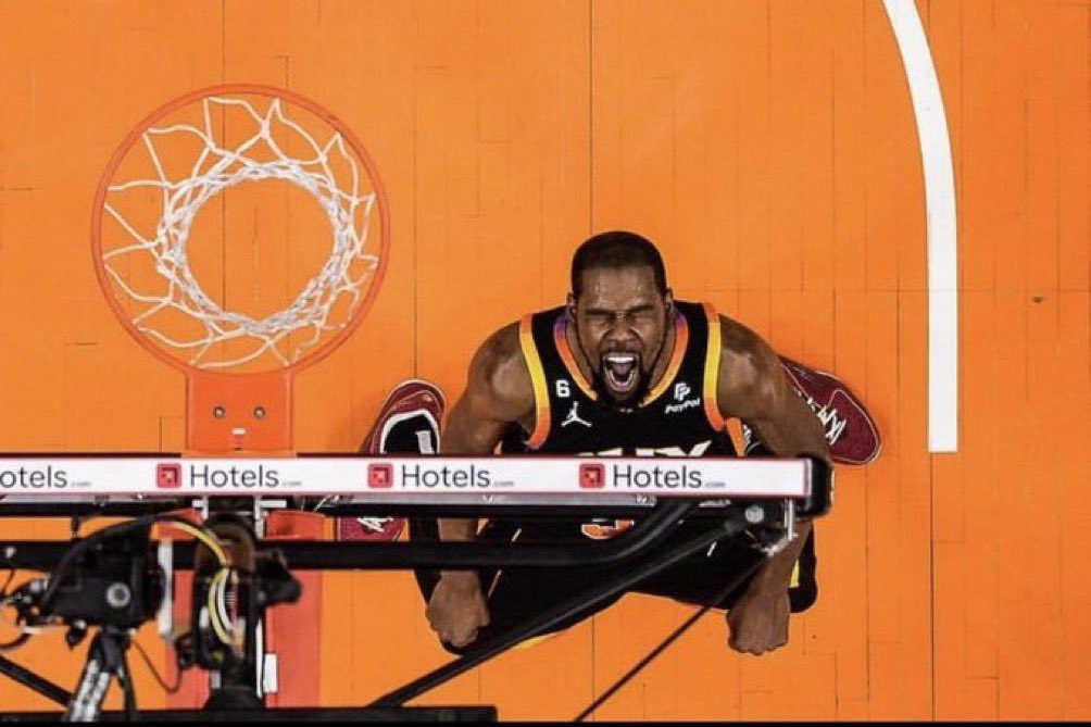 AndrewLeezus's tweet photo. NEVER COMPARE GIANNIS TO KD AGAIN 

THAT GUY IS A RUN AND DUNK MERCHANT 

📸 @KateFrese https://t.co/v1cJkCuY9Q