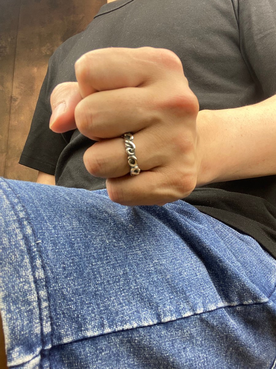 sxm_silver's tweet photo. 新作紹介です(*'ω'*)
■RING
price:¥13,200(tax included)
No:R27
size:#7~#22
material:silver925
____________________________
ONLINE STORE
https://t.co/jgycL67e0q
____________________________
#waxcarving
#lostwax
#silverart
#sillvercraft
#silveraccessories
#silverdesign https://t.co/n1ma5loigR