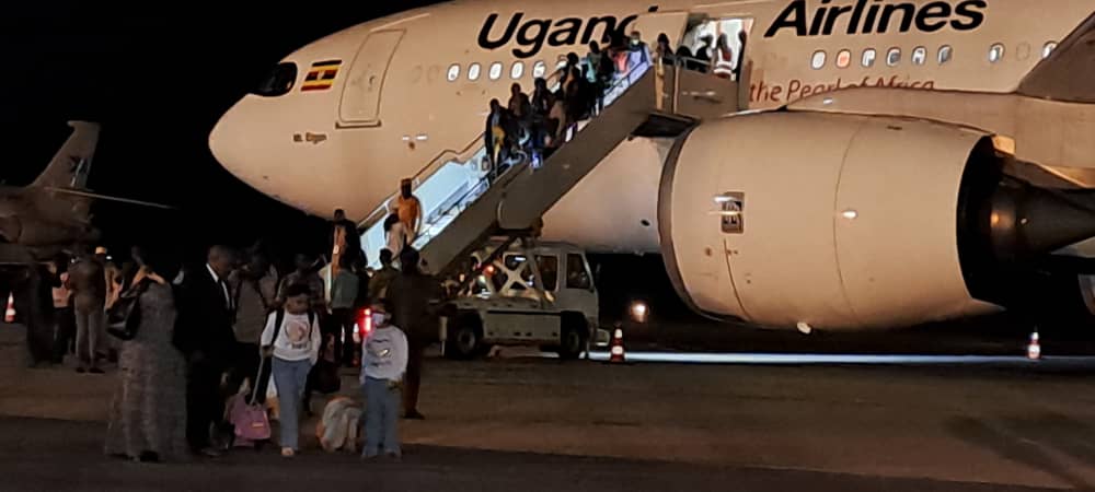 HuduHussein's tweet photo. Today morning, General @mkainerugaba received 211 Ugandans evacuated from the Republic of Sudan. Welcome back home.
#longliveMK 🇺🇬 https://t.co/7GmqQP1eLQ