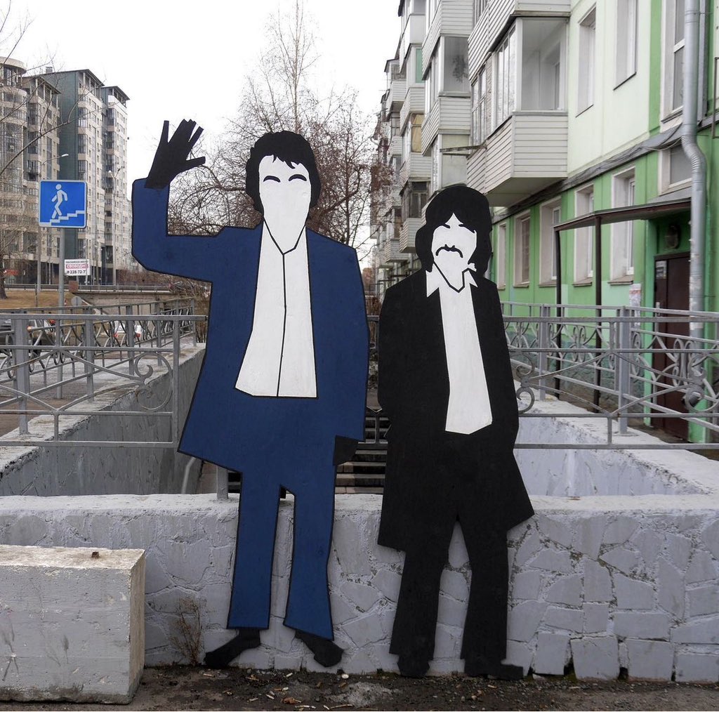 Good morning! Yesterday I was not in a very good mood, and someone broke an art object near the house, very disappointing  

Yesterday I managed to finish two orders👌 I need to make another one and I promise that I will rest, honestly🤞🏻