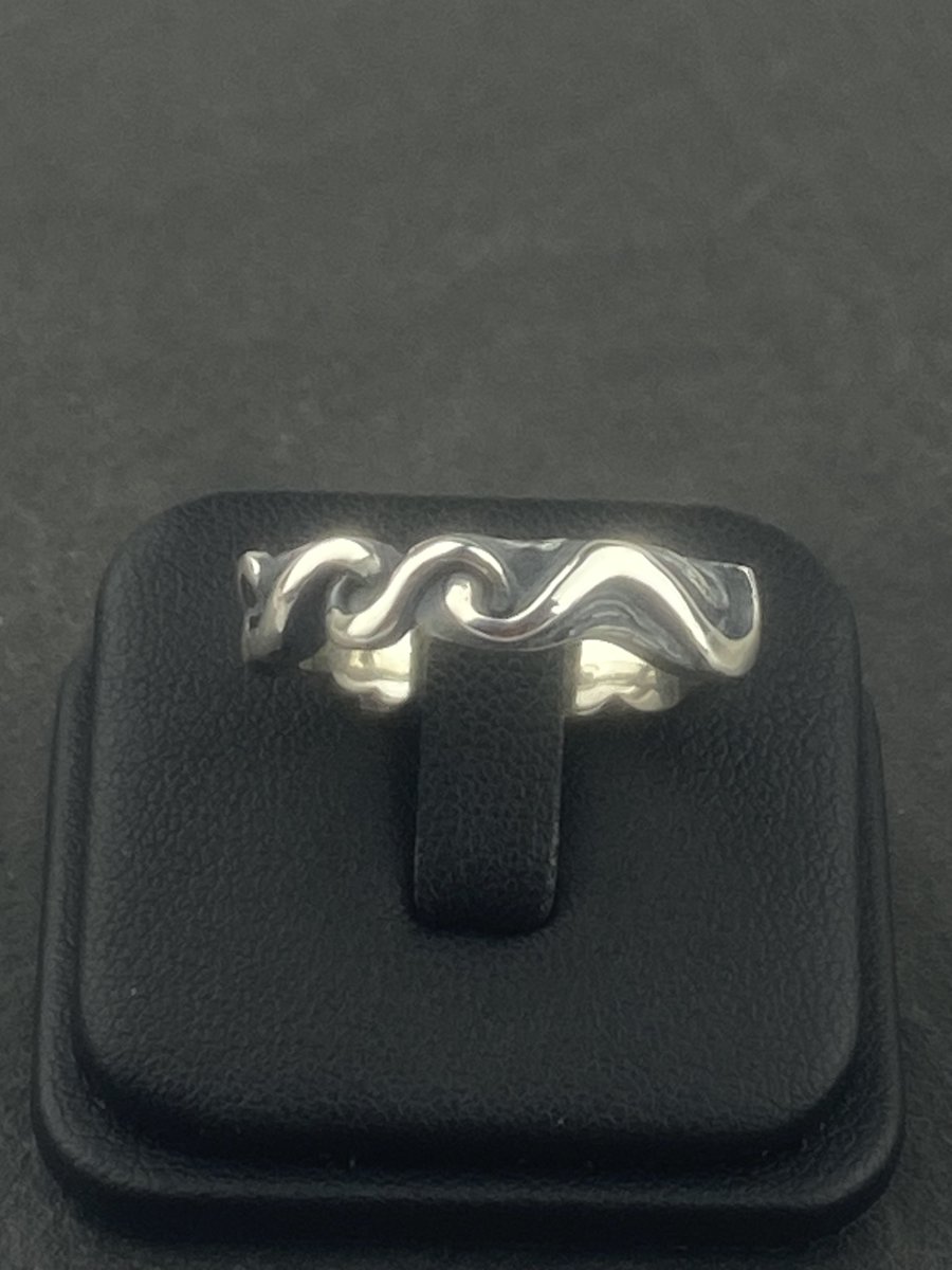 sxm_silver's tweet photo. 新作紹介です(*'ω'*)
■RING
price:¥13,200(tax included)
No:R27
size:#7~#22
material:silver925
____________________________
ONLINE STORE
https://t.co/jgycL67e0q
____________________________
#waxcarving
#lostwax
#silverart
#sillvercraft
#silveraccessories
#silverdesign https://t.co/n1ma5loigR