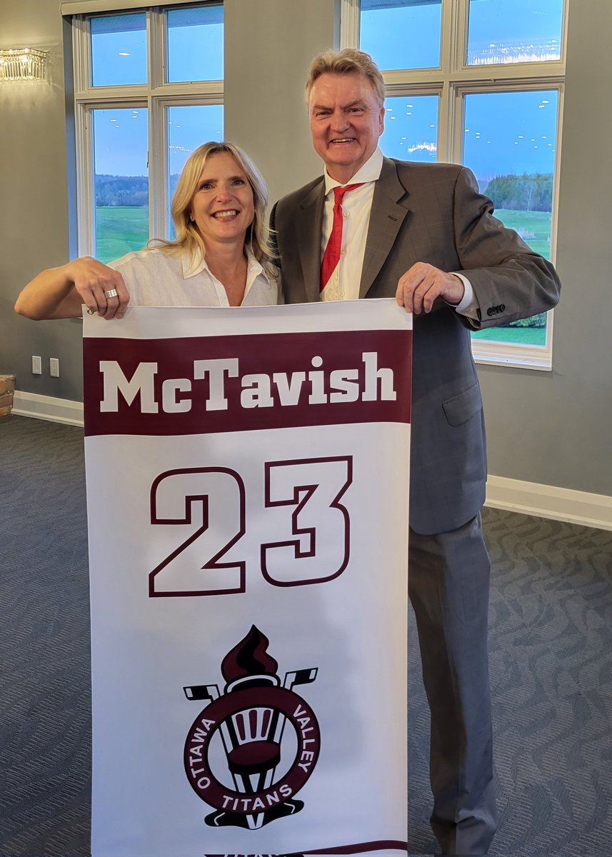 Liams_Hockey's tweet photo. Fantastic night in Carp at the @TitansAAA banquet. The hilight was the 1st jersey retired in the organization's history- who else, Mason McTavish. His mother Christine and I hold the banner with his #23. Also in attendance my buddy Brad Brown whose son is a Titan.
@AnaheimDucks https://t.co/eI8LZmzreY
