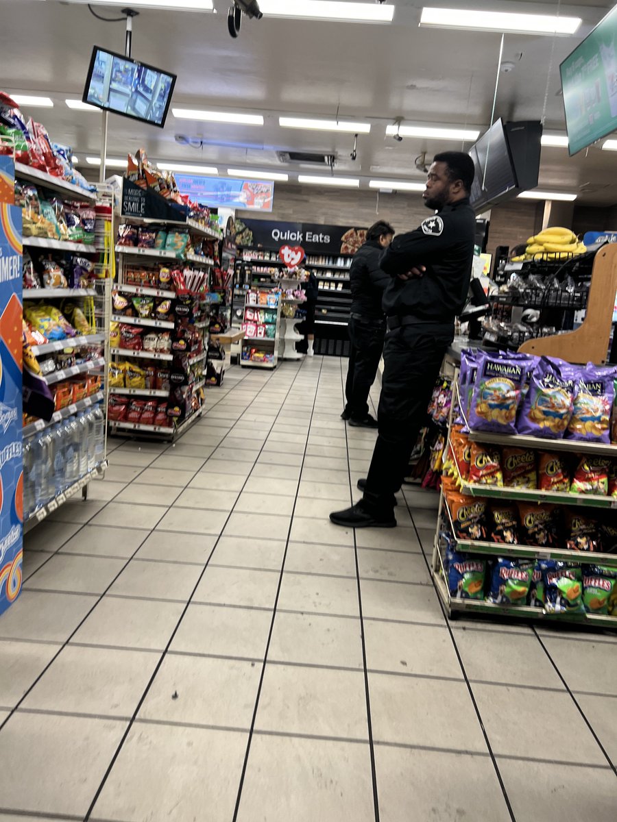 AldoButtazzoni's tweet image. Welcome to LA. Where the 7-11’s have armed security