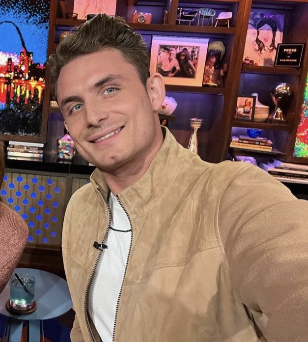 DonnGunvalson's tweet photo. Who knew that scrawny menace with BMW selfies would one day become the #1 Guy in this Group? #PumpRules https://t.co/6k06WR9W8f