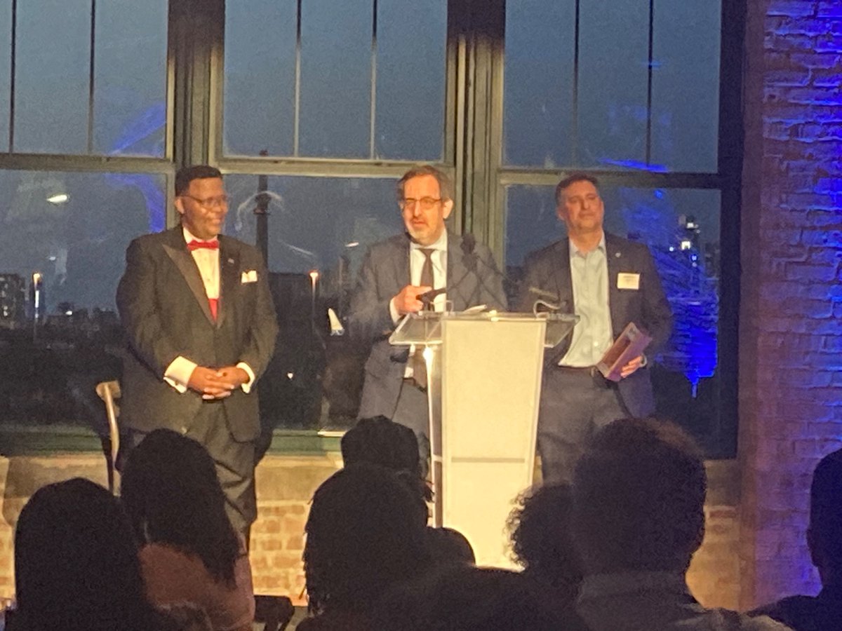 cshaplaw's tweet image. TFW you get to watch (and celebrate!) your law school classmate (Adam Gross, not on Twitter AFAIK) receive a well-deserved award for his work promoting meaningful public safety policies and reform. @bpichicago