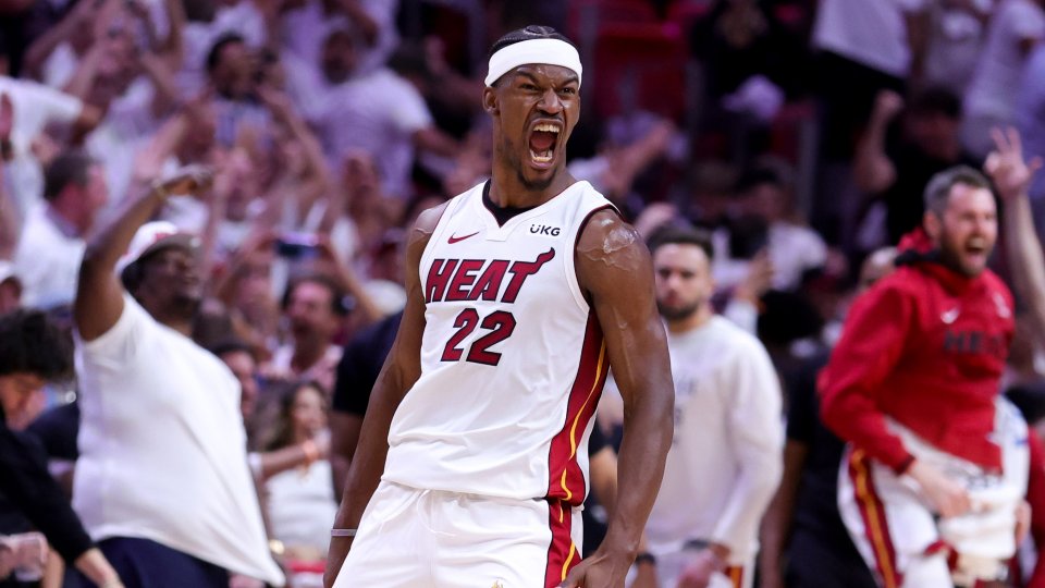 Hemos presenciado al PRIMER EQUIPO que GANA UNA RONDA DE LOS PLAYOFFS saliendo del PLAY-IN.

Contra el mejor récord de la NBA.
Contra las probabilidades.
Contra todo.

Miami Heat y Jimmy Butler han hecho HISTORIA.
