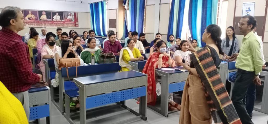 IamCJha's tweet photo. Yesterday, a five days Mission Buniyaad training session started with great enthusiasm.

Key focus on:
➡️Basic understanding Mathematics,
➡️Comprehension level understanding of Hindi &amp; English with CAMaL and TaRL approaches 

@Dir_Education @gupta_iitdelhi 
@PbpandeyB @SCERT2021 https://t.co/6oJOA64PoG