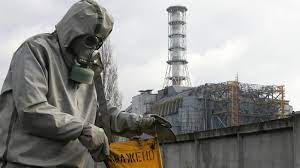 OnderAlgedik's tweet photo. Bugün büyük gün!

☢️36 yıl önce dün #Çernobil felaketi yaşandı.
☢️Bugün de #Akkuyu'nun yakıt teslim var.

Akkuyu;
İnşa sırasında temeli çatlamış,
ortasında denetleyen kurumu değiştirilmiş,
denetimi soru işareti olan bir felaket.

Ama kimse size bunu anlatmayacak.

Başlayalım mı? https://t.co/GvpHbqiqQ0