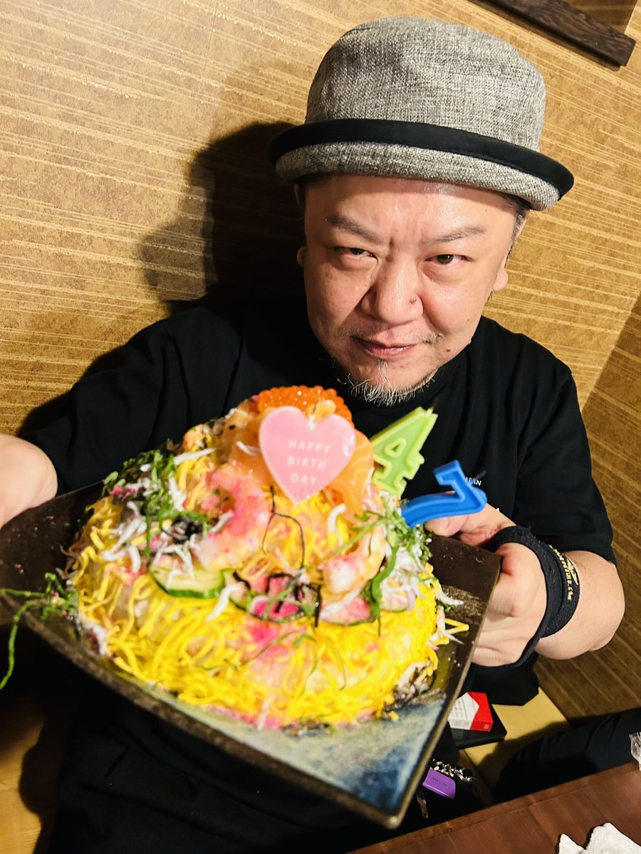 junjunjunka's tweet photo. 鹿毛さんの誕生日
今年も祝えて嬉しかった🌞❣️
ゴーイグ兄やんおかえりなさい🌞❣️
Lightsout加入オメデトです🌞❣️
嬉しいことばっかり〜っ！！ https://t.co/bgobypM5Iz