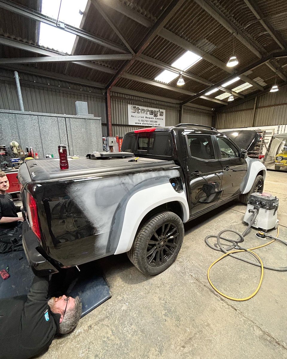 Inadequately fitted wide arch kit removed from this Merc X-class and a new set installed and painted by us the right way! What a lovely looking truck 😍