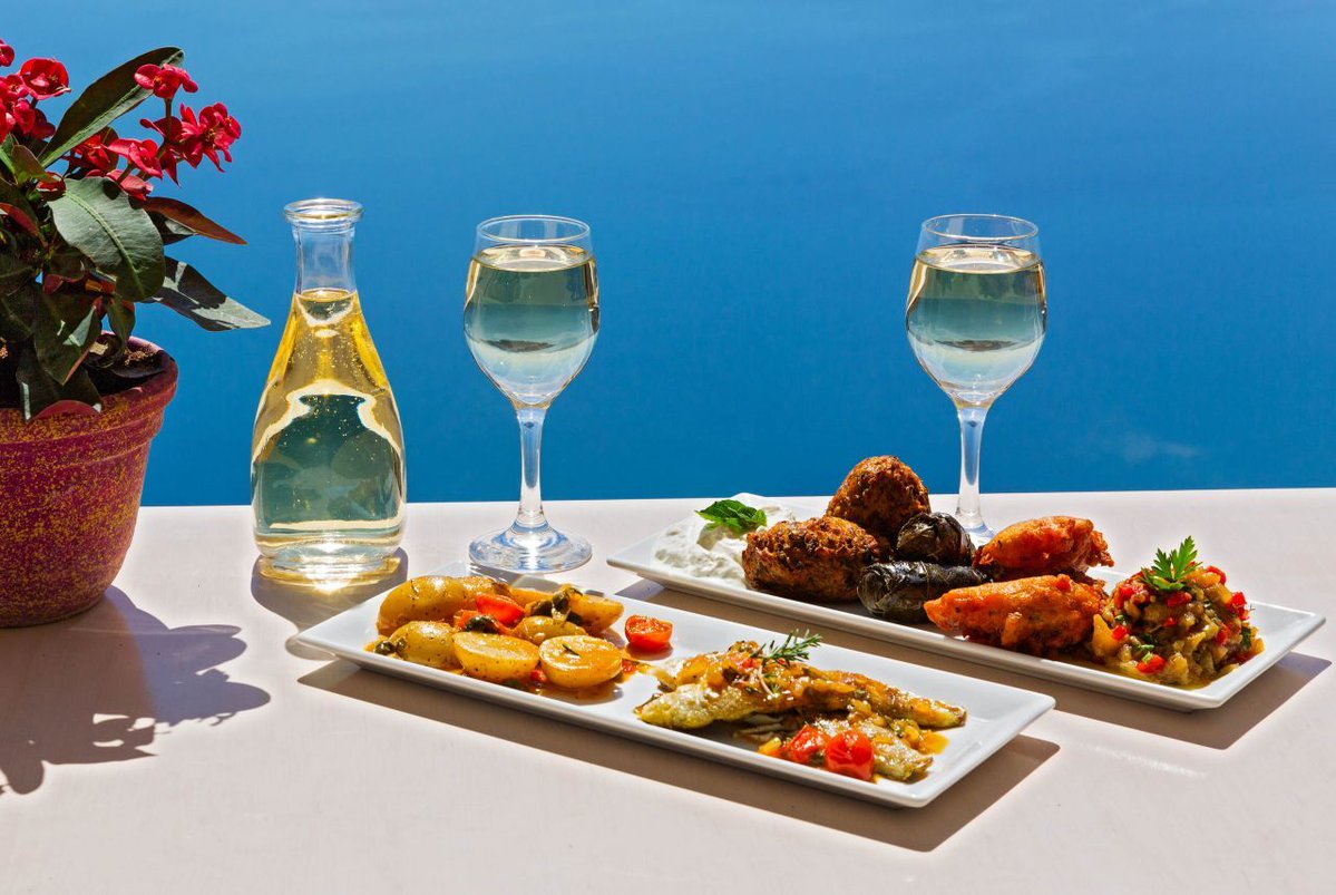 Delicious dishes in Greece 🇬🇷😋😋😋

#mbdtravel #travel #travelinspiration