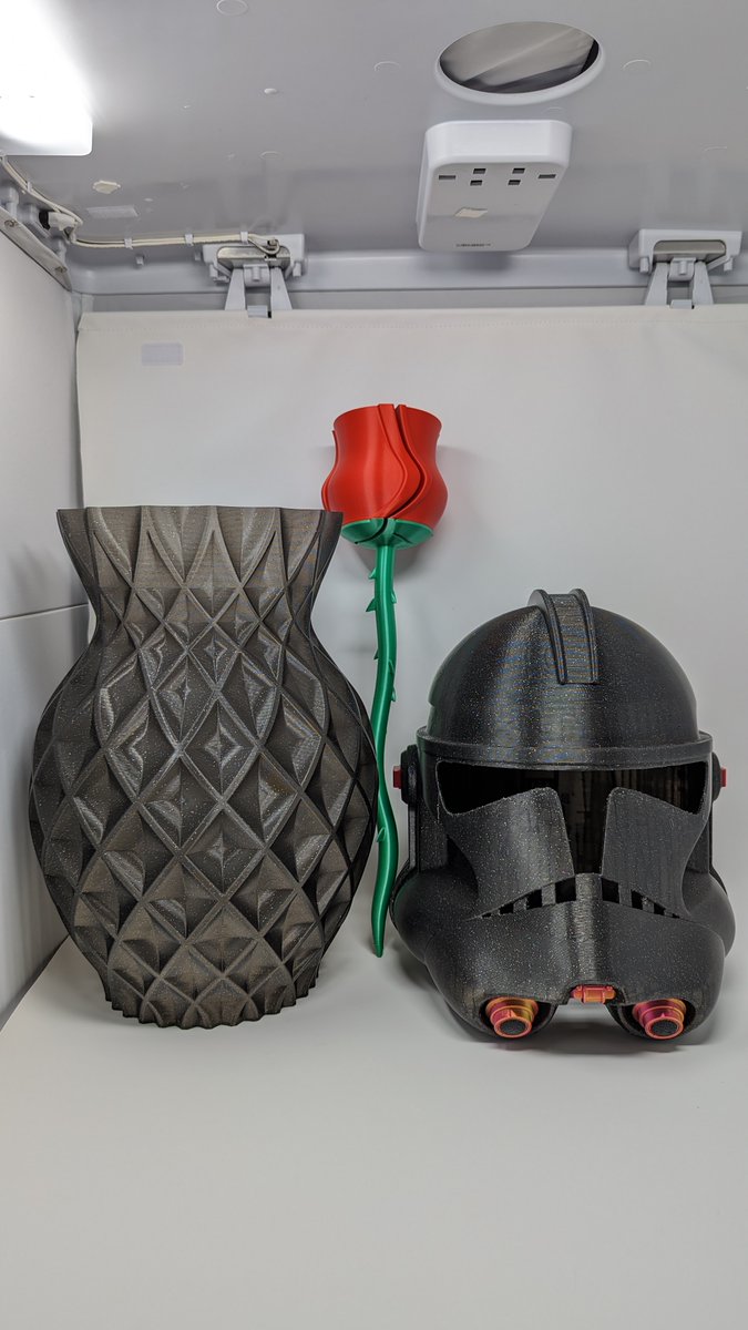 fatboy1271's tweet photo. Twisted Pineapple Vase by @Dsk001_3D https://t.co/JOAg8ksdfQ

Scaled 275% = 375mm Tall! Amazed at how HUGE this thing was, I designed a really big Retro Rose for it 🤘🤘

@JAYO_3D Twinkling Black

Full size GA Phase 2 Clone Trooper Helmet for scale 

@E3DOnline Revo 0.8 N/0.5 LH https://t.co/Hj3YyCGAbg