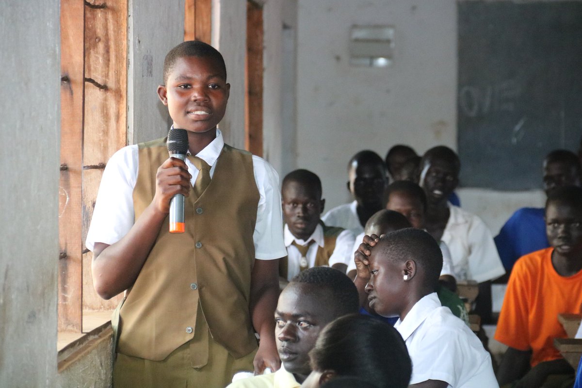 Chanwatjames1's tweet photo. We shall always bring Stakeholders close to our people through facilitated film screening.
#Students got a chance of asking questions direct to Health inspector Bweyale Town Council during our screening.
@refugeelawproj 
@Steps_SAfrica 
@video4change https://t.co/9Js2BKywwq