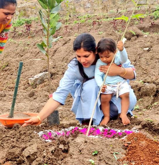 HarithaHaram's tweet photo. #ChangeStartsFromUs
#BeGreenPositive 
#LetsMakeLivable 

The Green Initiative Taken By @Collector_YDR @PamelaSatpathy 
Turned The Premises Beautiful &amp; Evergreen. 

@TelanganaCMO 
@IKReddyAllola 
@KTRBRS 
@BRSHarish 
@SantoshKumarBRS 
@TelanganaCS 
@SmitaSabharwal 
@HiHyderabad https://t.co/ShwdNaqUrs