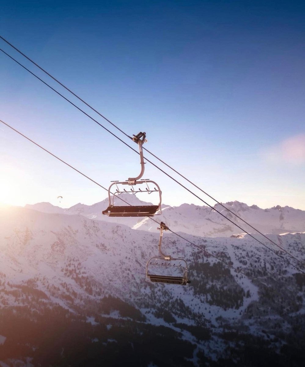 They say pictures say a thousand words <a href="/les3vallees/">SKI BUMS</a> is all I have to say 💕

1️⃣ @adriana__pereira_ 
2️⃣ @clemspicture 
3️⃣ <a href="/emmavadrouille/">nael</a> 
4️⃣ @marcguerraz 
5️⃣ @clement.phototrip