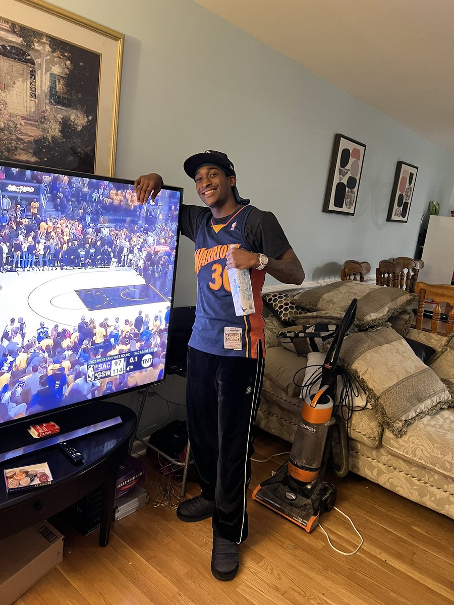 steph_ballin's tweet photo. Goodnight from yours truly #Steph #Goldblooded #Dubsin6 #NightNight https://t.co/bayLuRotp0