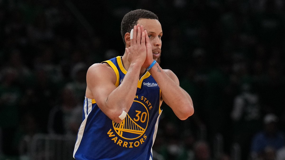 steph_ballin's tweet photo. Goodnight from yours truly #Steph #Goldblooded #Dubsin6 #NightNight https://t.co/bayLuRotp0