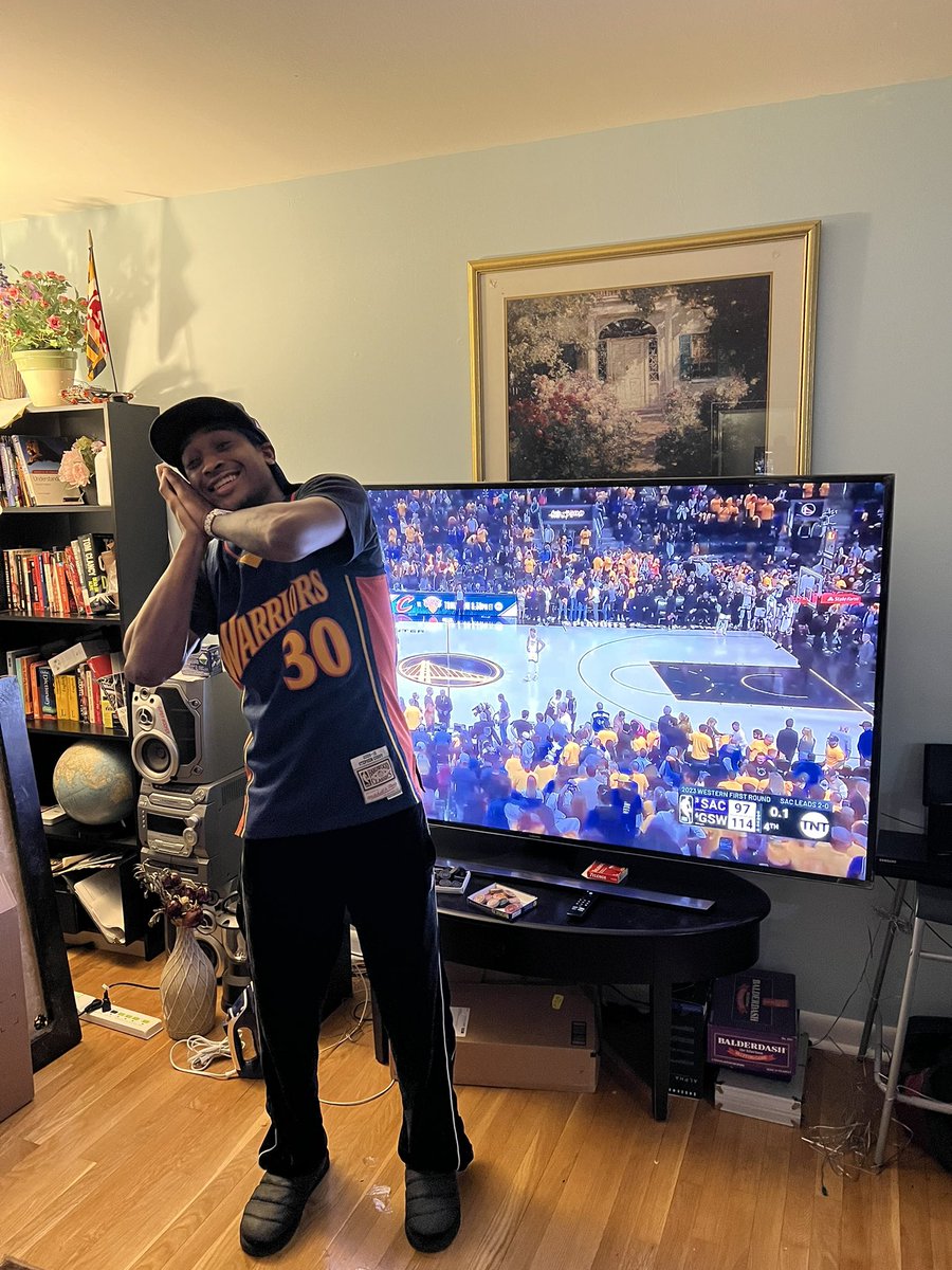 steph_ballin's tweet photo. Goodnight from yours truly #Steph #Goldblooded #Dubsin6 #NightNight https://t.co/bayLuRotp0