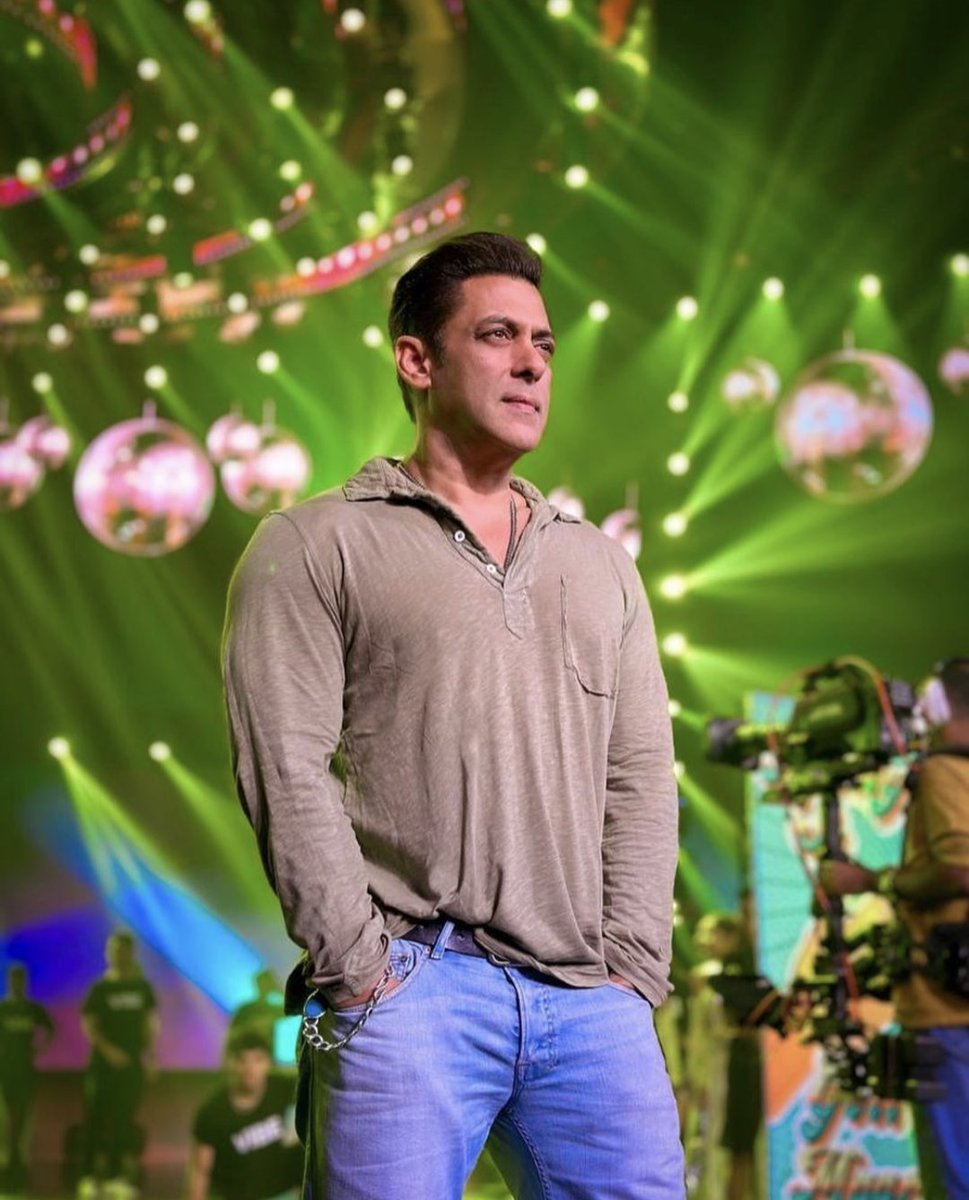 filmfare's tweet photo. Our dashing host #SalmanKhan is ready for the 68th #HyundaiFilmfareAwards2023 with #MaharashtraTourism, are you?❤️ https://t.co/77bjVcNAwt