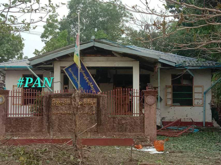 ThanLwinTimes's tweet photo. Belin Township’s revenue office attacked by improvised rocket

https://t.co/YIY5yD88Lp https://t.co/3RxiMJGMYN
