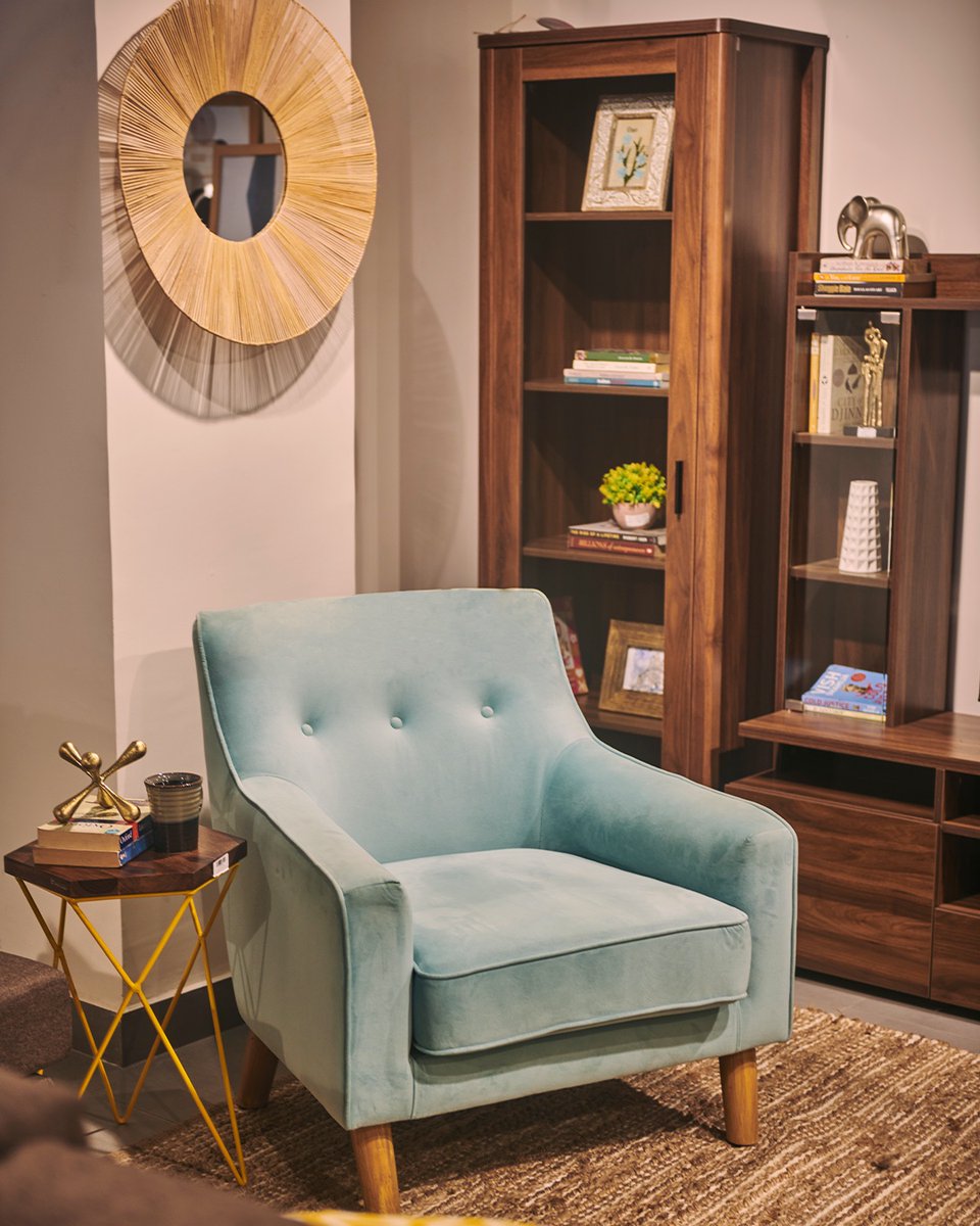 Usher home classic Mid-Century details with chic colour scheme with our Hagen Lounge Chair.

Also featured here is our Dyson Side Table, Miranda Bookshelf, and Celestin TV Unit. 

#urbanladder #midcenturyfurniture #livingroomdecor #modernhomes #interiordesign