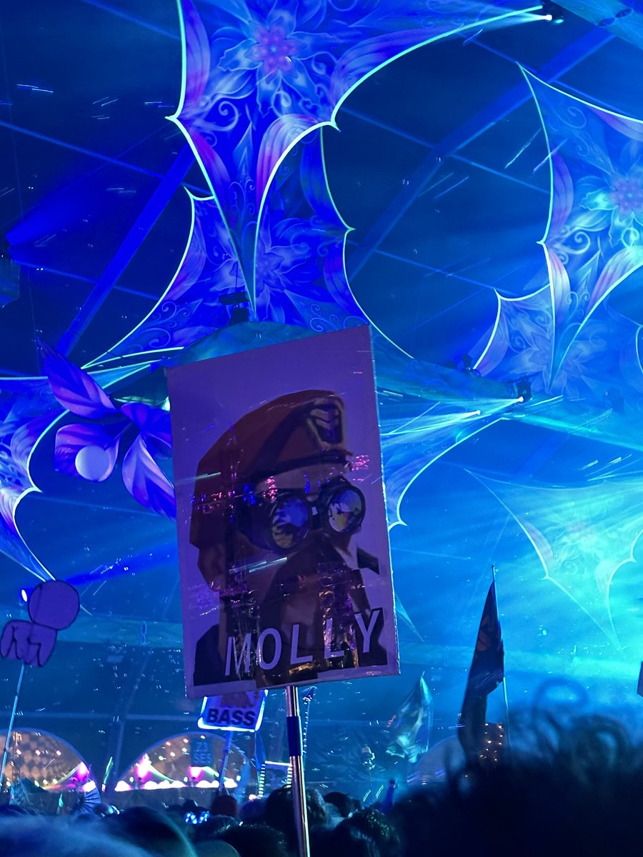 whoever had this totem at beyond i love u