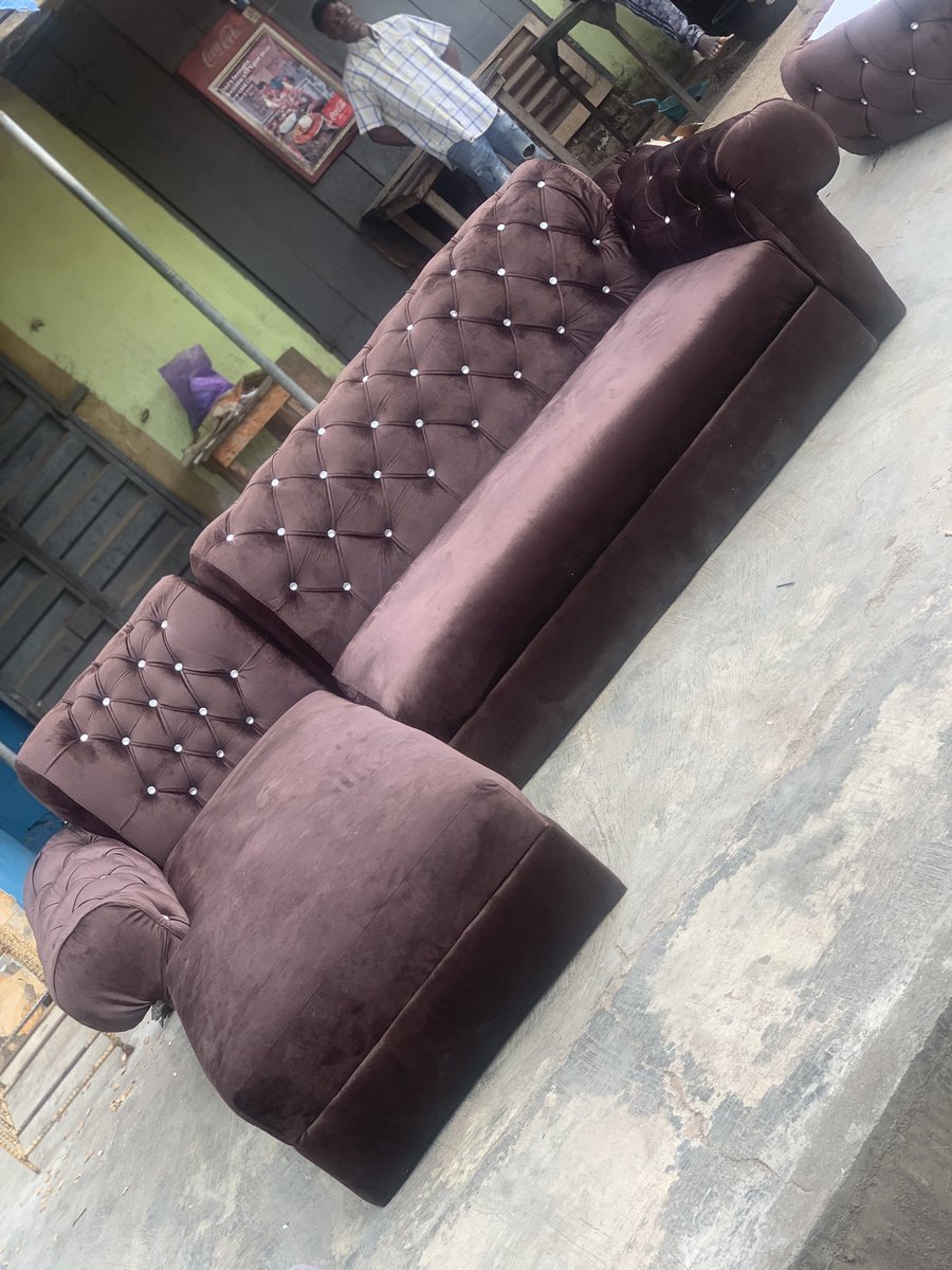 AsipitaAhmed's tweet photo. #Reupholstered L shape,,#upholstery #upholsterer #furnituredesign #furniture #sofa #Lshape #chesterfied #bespoke ..kindly RT https://t.co/RAUHVGjwNB