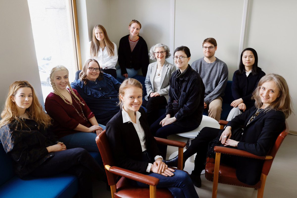 It's been a while since we took a group photo that wasn't a screenshot 😅 not everyone could make it, but here's our amazing research group, hard at work!
#research #teamwork