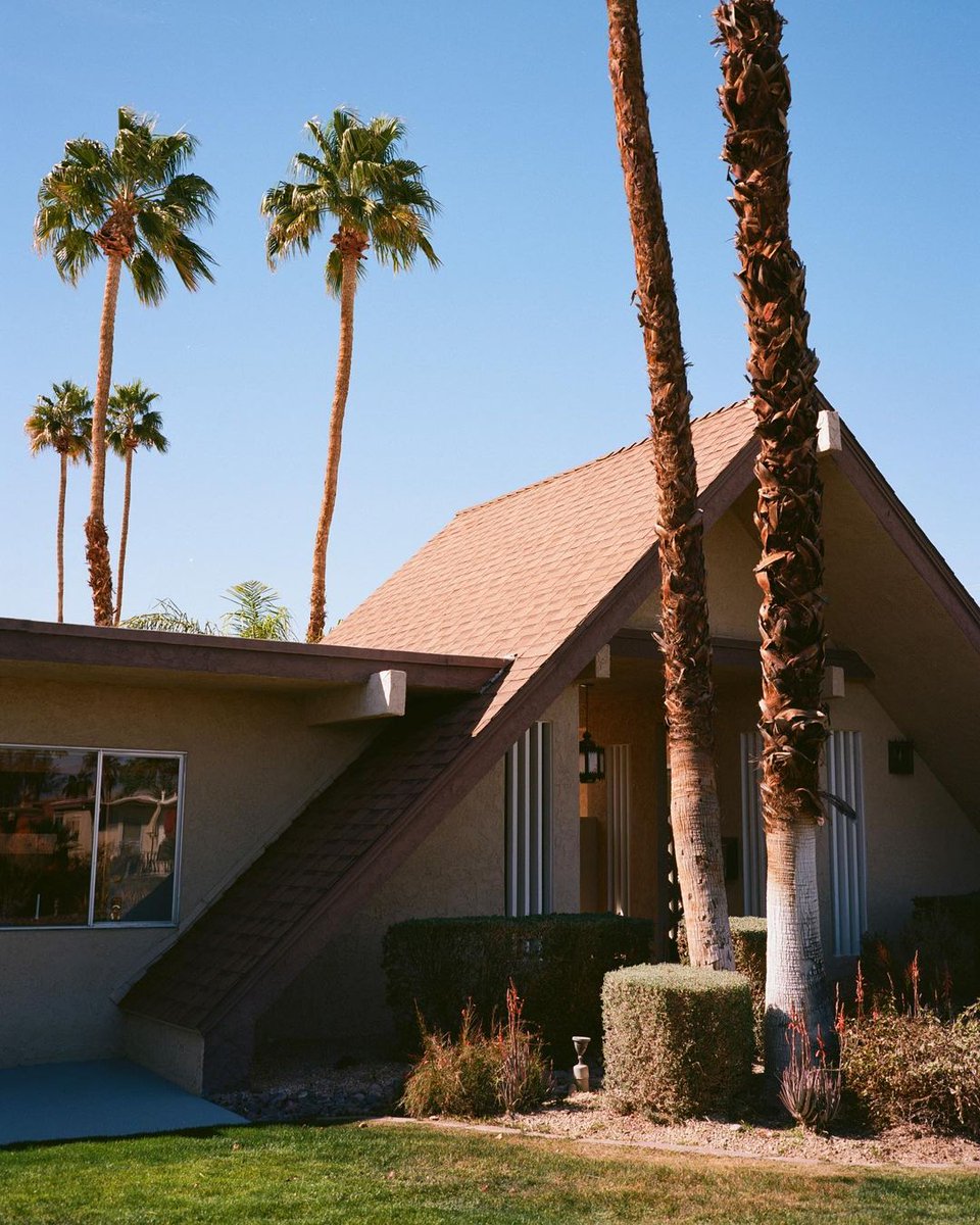ModernismWeek's tweet photo. "Modernism Week Recap 28
📷: Ektar 100 // Fuji GA645
Desert Lanai by Charles Du Bois"
#regram #PSModSquad #AlecLeibsohn https://t.co/iEG66ICmbh