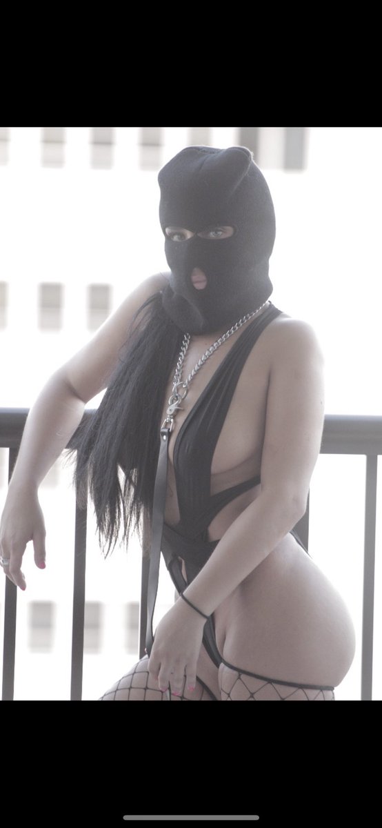 infamousbreezyf's tweet photo. throwback 😈🥵🫣 are you gonna be a good boy for me ? or does mommy need to punish you 😉🤣 #linkinbiobaby #domme #lookingfornewpet https://t.co/ns9pgvRcPs