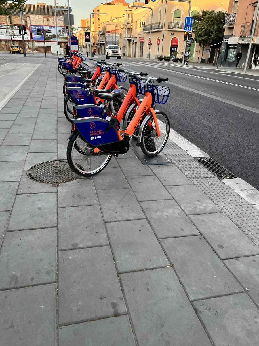 <a href="/ambici_oficial/">AMBici</a> Esto seria si por rara situacion encontraras una bicicleta CON CARGA, constantemente estaciones llenas de bici SIN CARGA . En concreto en #Viladecans es un DESASTRE. <a href="/Mobilitat_AMB/">Mobilitat AMB</a> <a href="/ViladecansTweet/">AjuntamentViladecans</a>
