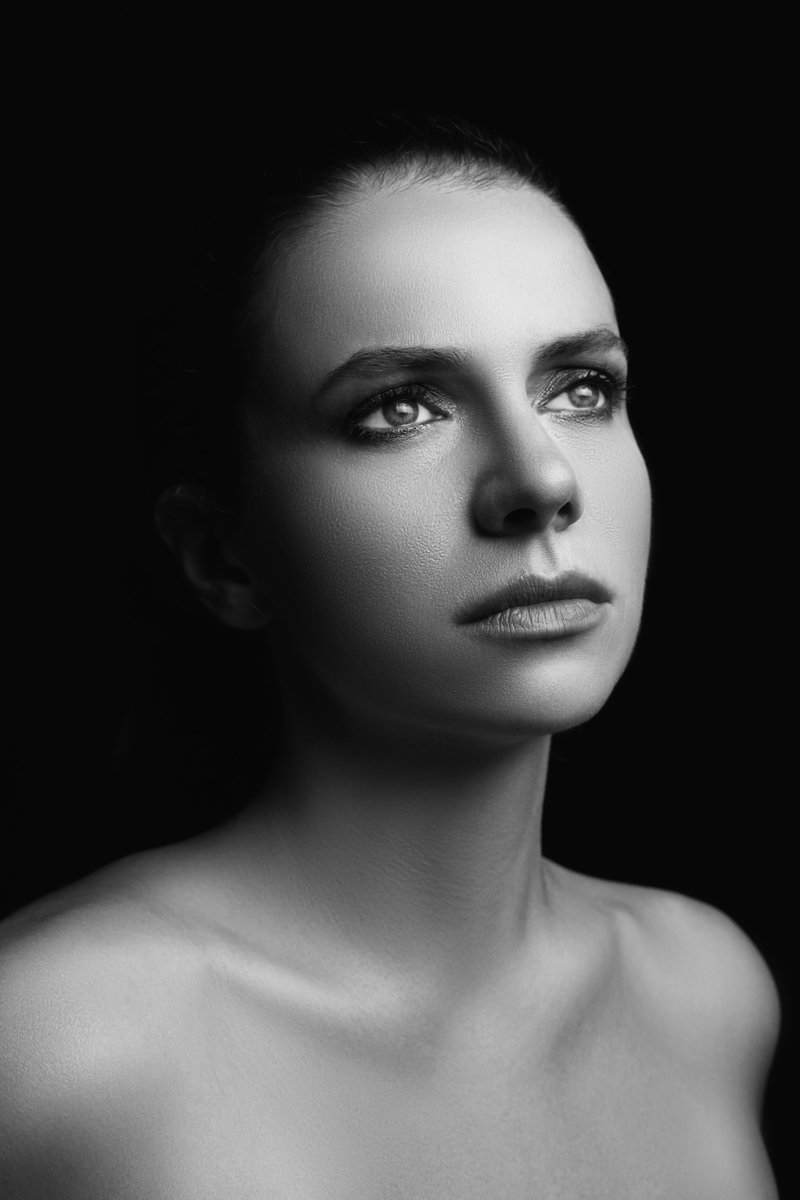 DebarghyaPhoto's tweet photo. The goal of beauty retouching is to create a flawless, natural-looking image that emphasizes the subject's best features. It requires a keen eye for detail, as well as a strong understanding of digital editing software and techniques.
#beauty #retouch #editing #photoshop https://t.co/itmcOqWGnw