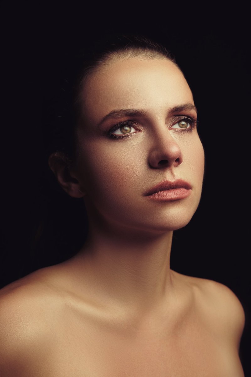 DebarghyaPhoto's tweet photo. The goal of beauty retouching is to create a flawless, natural-looking image that emphasizes the subject's best features. It requires a keen eye for detail, as well as a strong understanding of digital editing software and techniques.
#beauty #retouch #editing #photoshop https://t.co/itmcOqWGnw