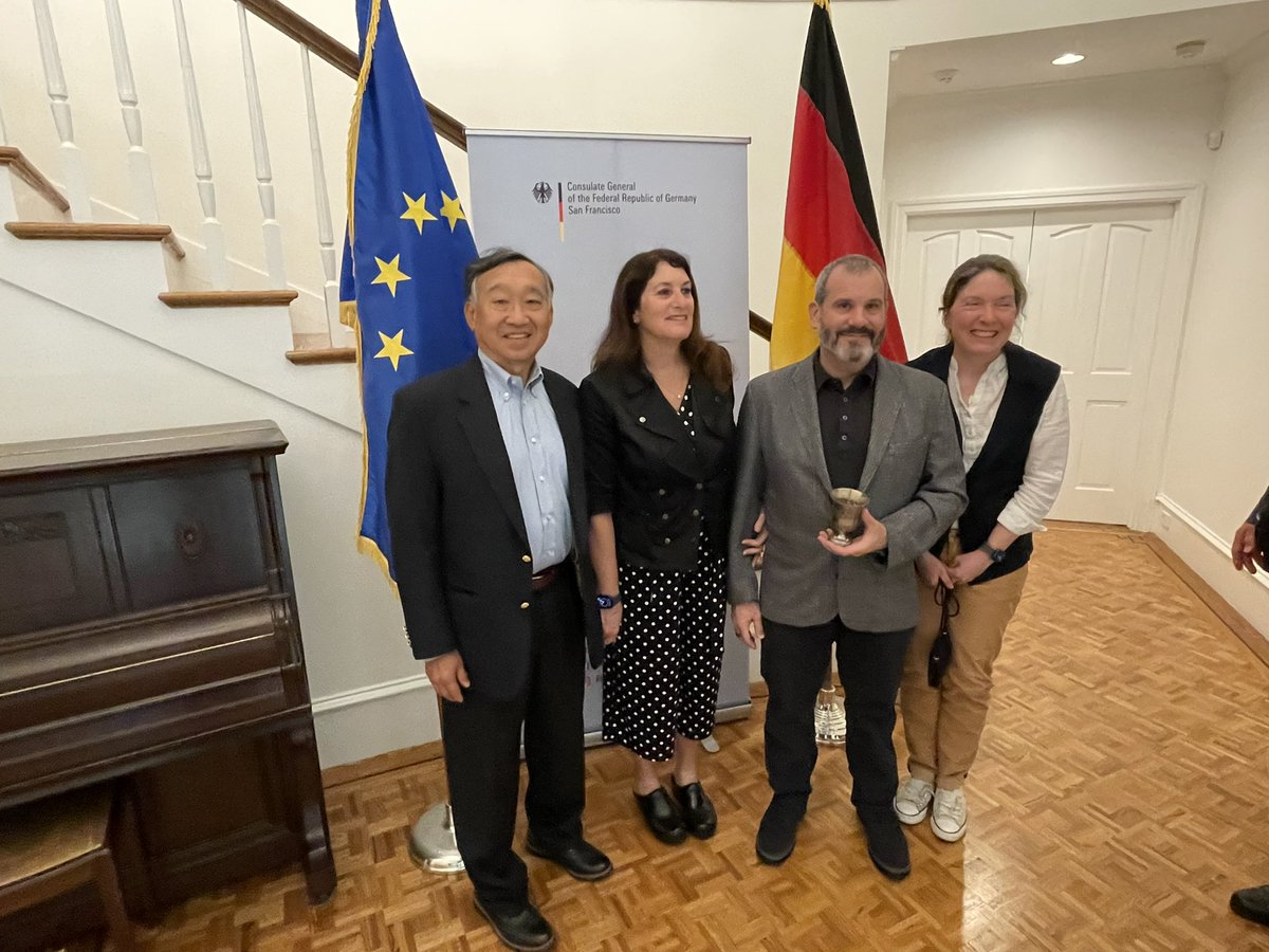 A moving ceremony this morning at the residence of @GermanyinSF. A precious Kiddush silver cup returning to the 🇺🇸descendants of a 🇩🇪family of Holocaust victims and survivors. Thank you to @BNMuseum who made this “match” happen. @AJCGlobal @lbinyc @JewishClaimsCon @HolocaustJFCS