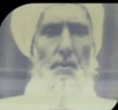 AKL95's tweet photo. كتب الإمام محمد بن عبدالله الخليلي إلى الشيخ صالح بن أحمد الحارثي :" وناظر من ترى فيه النصح للمسلمين ، ويعينه ما يعينك ، ويحب استقامة أمركم ، فإنه أقرب أن يجتهد ولا يغش ". https://t.co/y1XBQpMHls
